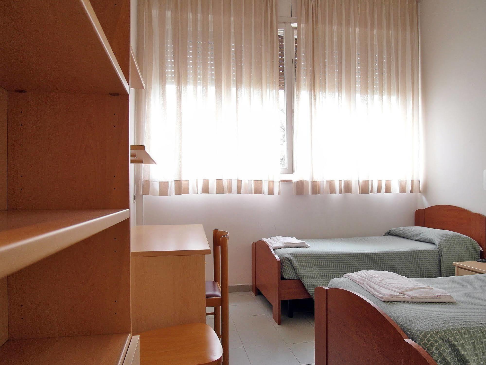 Hotel Casa Per Ferie Opera Don Calabria à Rome Extérieur photo